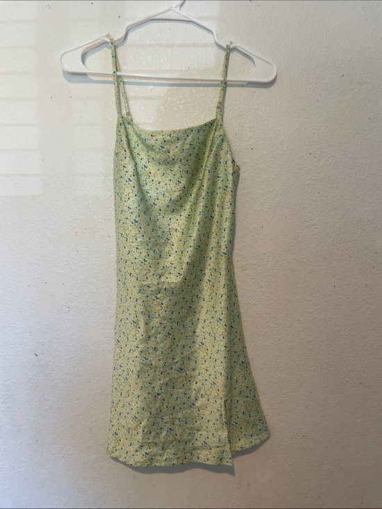 Princess Polly Dresses & Skirts - Princess Polly Light Green Floral Slip Dress
